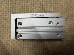 SMC MXH10-50 Führungsschlitten | Drago SMD Maschinen GmbH, Ihr Partner für den Ankauf und Verkauf von Maschinen, Zubehör und Ersatzteilen.