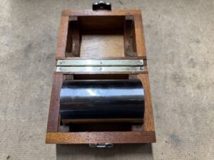 Messsäule TESA | Drago SMD Maschinen GmbH, Ihr Partner für den Ankauf und Verkauf von Gebrauchtmaschinen.