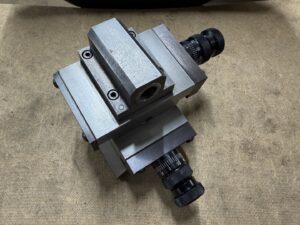 Kreuztisch | Drago SMD GmbH, Ihr Partner für den Ankauf und Verkauf von Gebrauchtmaschinen.